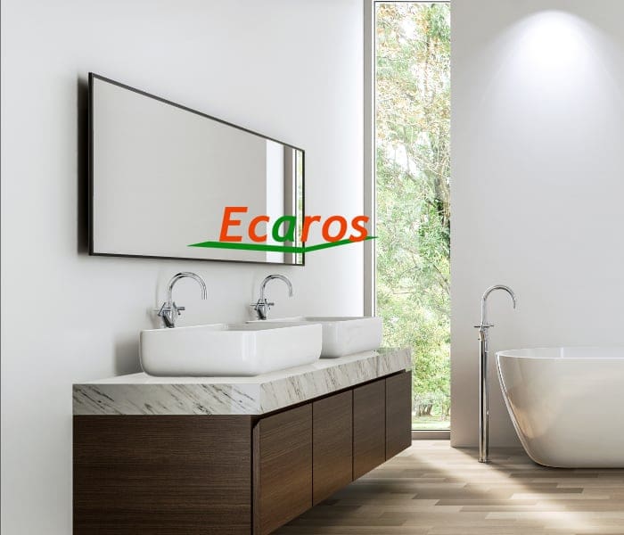 Miroir chauffant dans la salle de bain